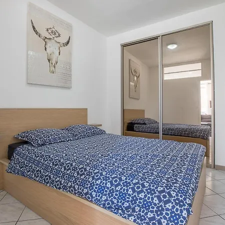 Ideally Placed To Visit + Bright Flat - Idealement Place Pour Visiter + Lumineux Toulon