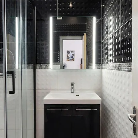 Ideally Placed To Visit + Bright Flat - Idealement Place Pour Visiter + Lumineux