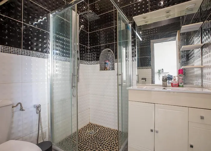 Ideally Placed To Visit + Bright Flat - Idealement Place Pour Visiter + Lumineux Toulon