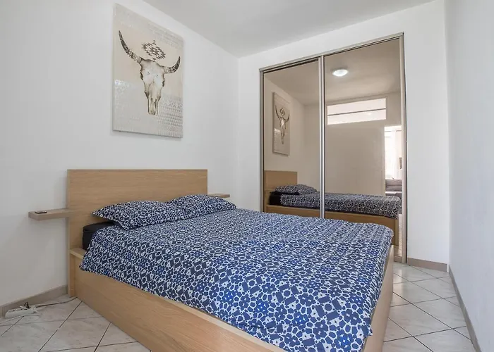 Ideally Placed To Visit + Bright Flat - Idealement Place Pour Visiter + Lumineux Toulon